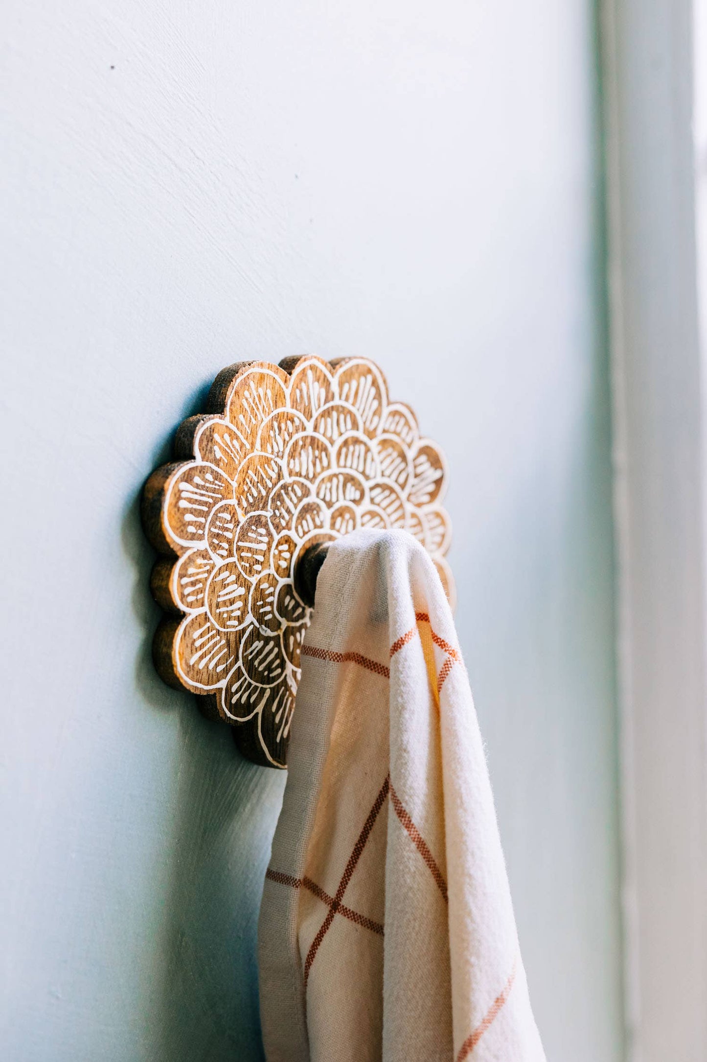 Dahlia Mango Wood Wall Hook