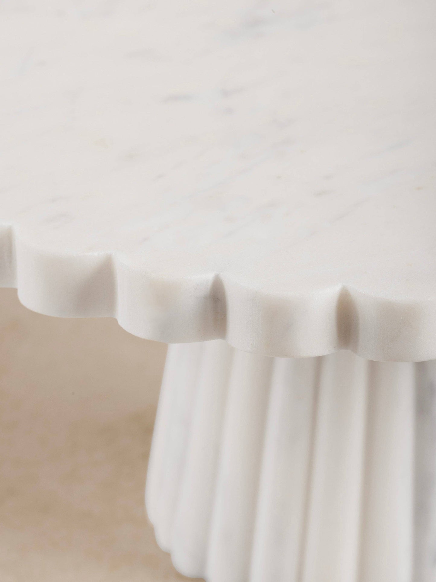 White Ribbed Marble Cake Stand 10″×6″